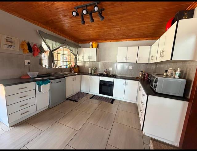 3 BEDROOM HOUSE FOR SALE IN RIVERSDALE